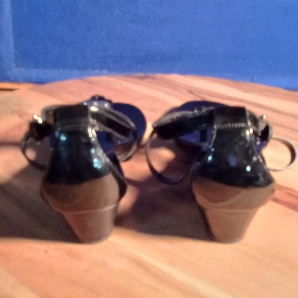 Coach Dylanitl Patent Leather T-Strap Wedge Sandal Heels, Sz. 7.5-US, 38-EU - Picture 3 of 7